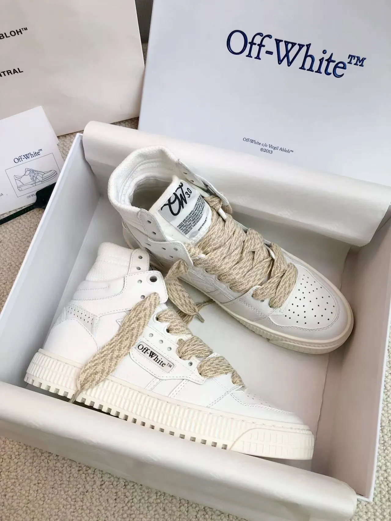 Men's men's shoes P660! 🌈🌈OFF WHITE🌈🌈 ⚡️Couple model⚡️🍓New color🍓 👉Ex-factory price: 130-45 The latest spring model of Gaobang street casual Martin style masterpiece, released the highest quality version on the market 👊 Series original mold opening, original lasting, production technology 1:1 original ➰🔜The best choice for more and more celebrities and Internet celebrities🔸In the classics Changes in the code🔸Innovate in the trend🔸Strive to break away from the shackles of bad street design🔝Although he is not the originator of fashion design, he is definitely a shining dark horse in avant-garde design🐴🆙Do not follow the trend🔅Not universal beauty🔅 Fabric💯First-layer cowhide Lining💯Imported skin-friendly and environmentally friendly polyester mesh Foot pads💯Original molded high-elastic environmentally friendly molding pads Midsole💯Original lasting process Outsole💯Rubber outsole Packaging💯Official website synchronized full set of packaging (brand wrapping paper, brand certificate, brand cloth bag)